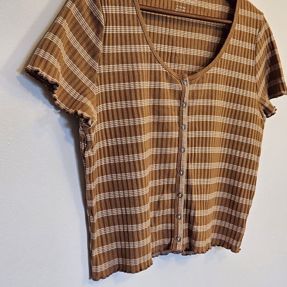 American Eagle Baby Tee - Picture 3 of 6